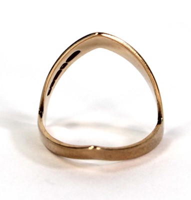 Lot 720 - A 9ct yellow gold wishbone ring, Birmingham...