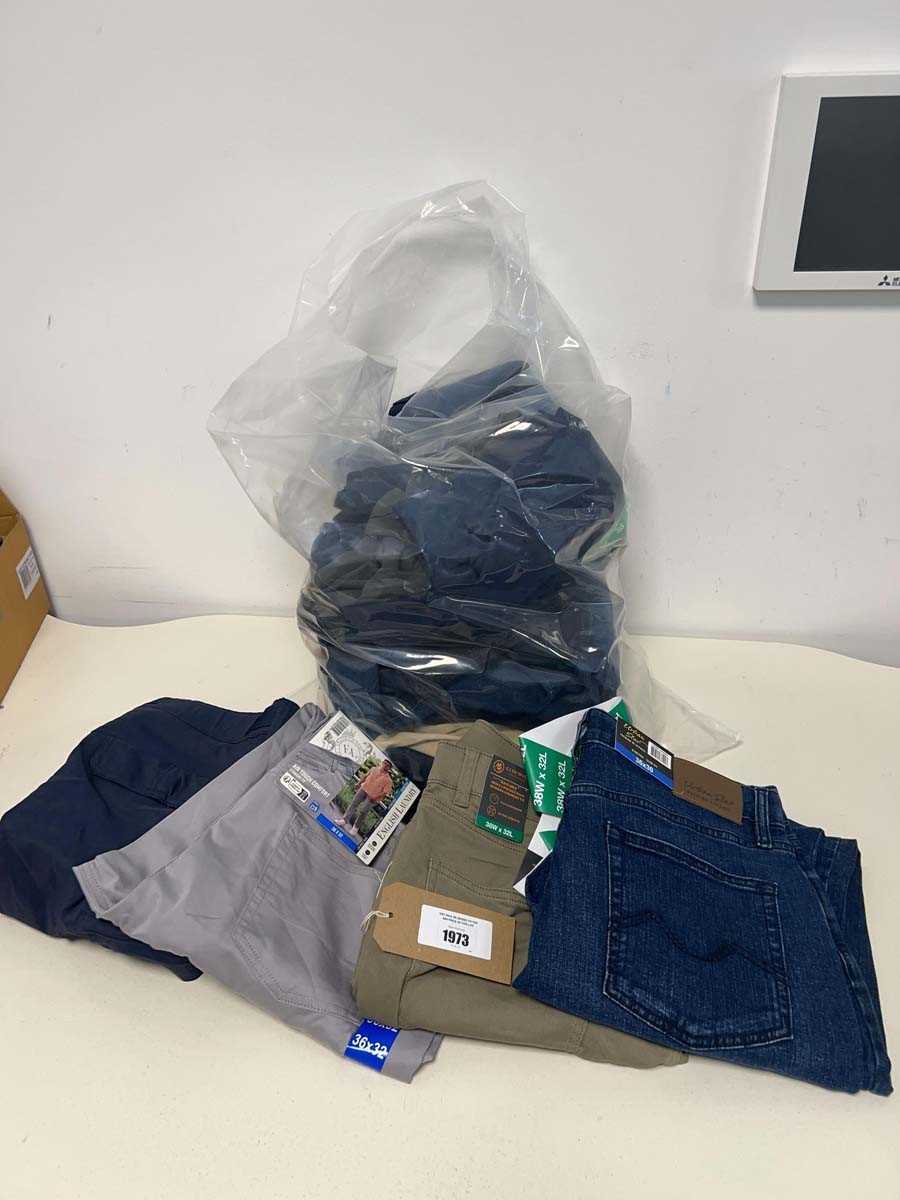 Lot Approx. 15 pairs of men's trousers and jeans...