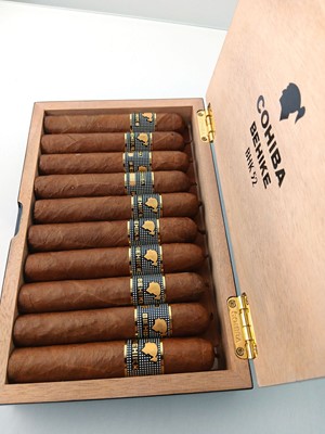 Lot 354 - A box of 10 Cohiba Behike BHK 52 Cuban Petit...
