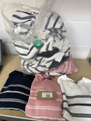 Lot 1807 - Approx 15 x Gloria Vanderbild cotton striped...