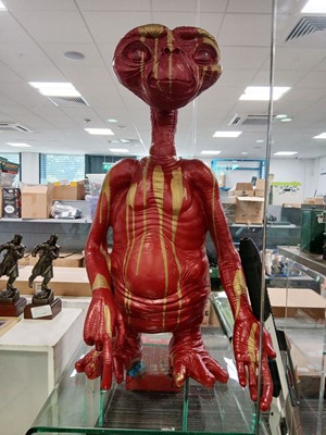Lot 2156 - Collectable display statue of ET (the extra...