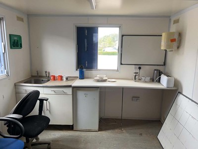 Lot 4019 - 32ft steel portable office construction site...