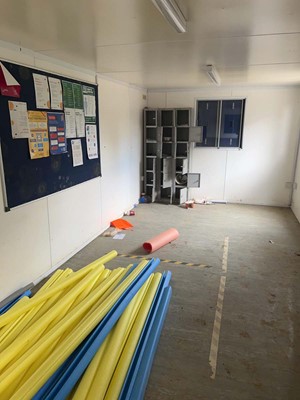 Lot 4020 - 32ft steel portable office construction site...
