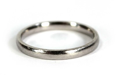 Lot 742 - A platinum wedding band, band w. 2 mm, ring...