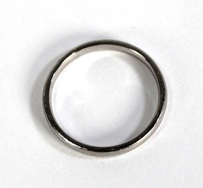 Lot 742 - A platinum wedding band, band w. 2 mm, ring...