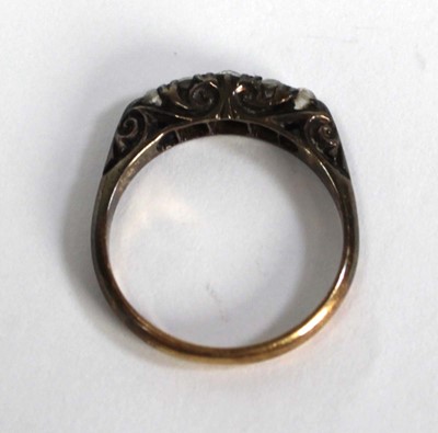 Lot 748 - An 18ct yellow gold ring set five small...