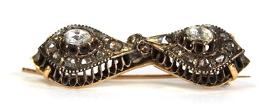 Lot 754 - An 18ct yellow gold brooch constructed from a...