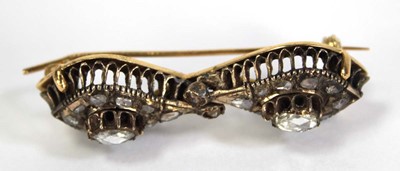 Lot 754 - An 18ct yellow gold brooch constructed from a...