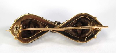 Lot 754 - An 18ct yellow gold brooch constructed from a...