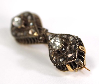 Lot 754 - An 18ct yellow gold brooch constructed from a...