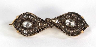 Lot 754 - An 18ct yellow gold brooch constructed from a...