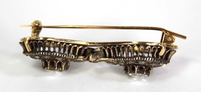 Lot 754 - An 18ct yellow gold brooch constructed from a...