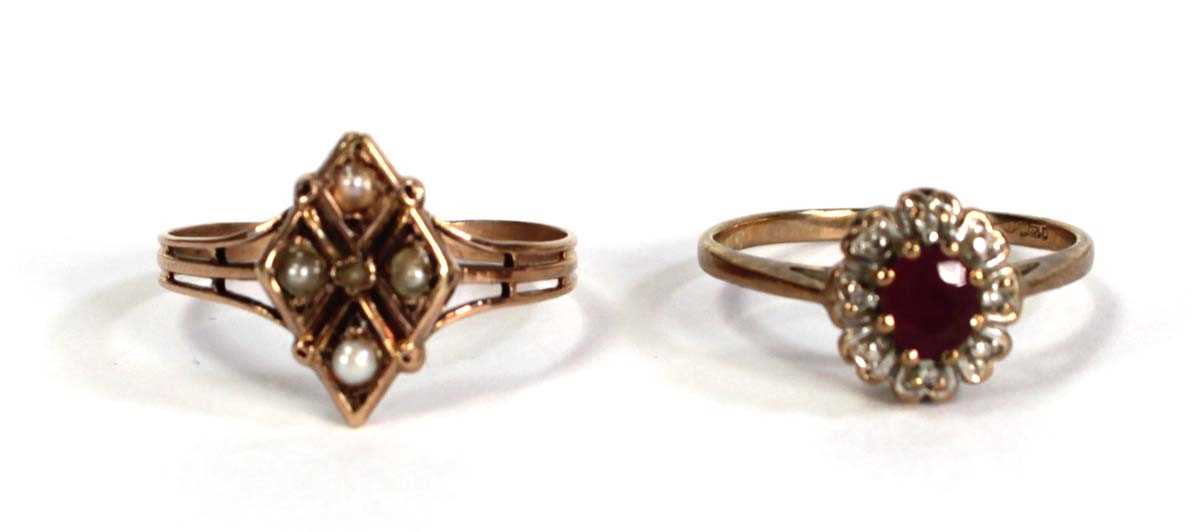Lot 759 - A 9ct yellow gold cluster ring set small ruby...