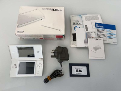 Lot 1034 - Nintendo DS lite
