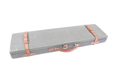 Lot 1471 - Green canvas gun case, interior fitted for 30...