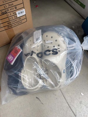 Lot 3302 - 5x pairs of sandals Crocs, Flojos