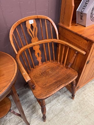 Lot 70 - A Windsor style chair with fiddle back