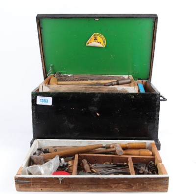 Lot 1353 - Black tool chest containing assorted...