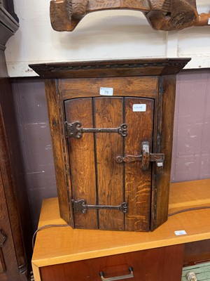 Lot 79 - A small oak corner cabinet