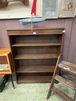 Lot 86 - An oak open book case