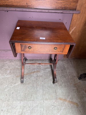 Lot 41 - Drop leaf veneer occasional table