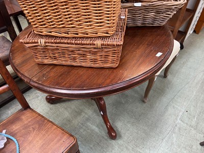Lot 114 - Mahogany circular pedestal table