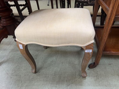 Lot 116 - Upholstered stool on cabriole supports