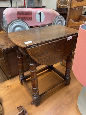 Lot 123 - Small oak drop leaf occasional table