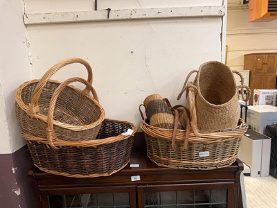 Lot 89 - A number of wicker baskets and rattan bags