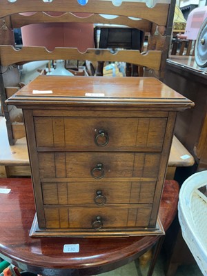 Lot 129 - Small chest of four drawers