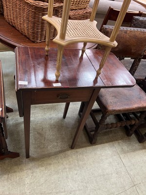 Lot 100 - A dropleaf side table with drawer