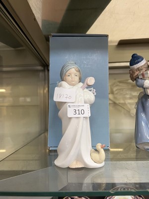 Lot 310 - A boxed Lladro figurine of young girl