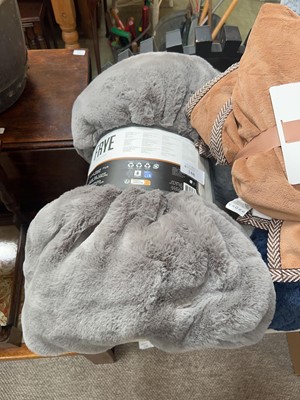 Lot 148 - Frye luxury faux fur throw