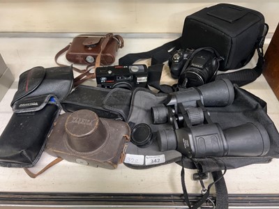 Lot 342 - A box containing assorted cameras and...