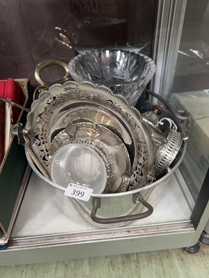 Lot 399 - A metalwork bucket containing glass and...