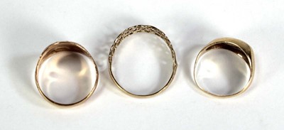 Lot 762 - Two 9ct yellow gold signet rings and a Celtic...