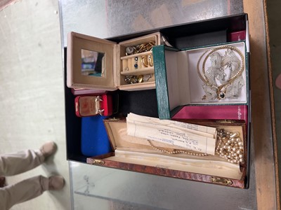 Lot 436 - A box of various costume jewellery, brooches,...