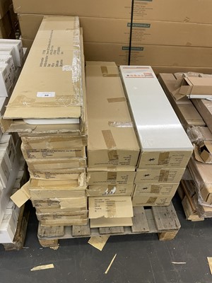 Lot 30 - Approx. 19 boxes of various floating and other...