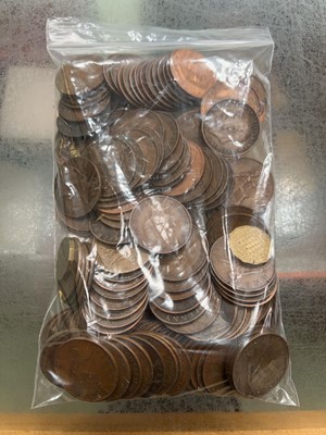 Lot 455 - A bag of various old pennies