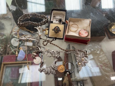Lot 468 - A bag of various costume jewellery, rings, etc