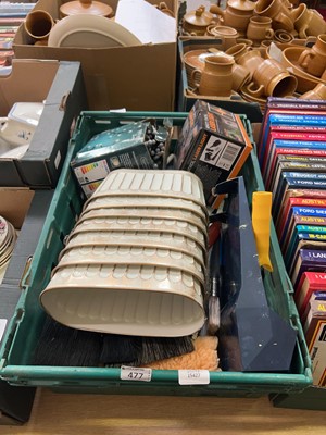Lot 477 - A tray of various paintbrushes, lighting, pots,...