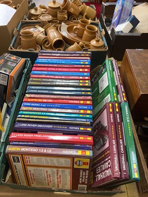 Lot 478 - A box of assorted Haynes and other mechanic's...
