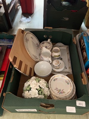 Lot 491 - A tray of assorted ceramic ware to include...