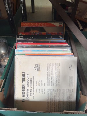 Lot 507 - A tray of various vinyl records, easy...