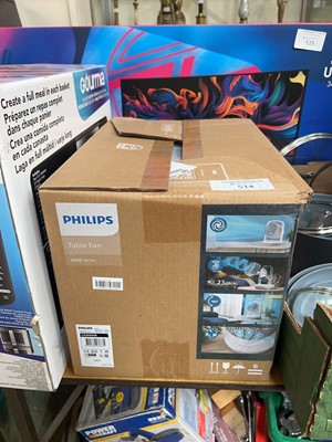 Lot 514 - A boxed Phillips table fan