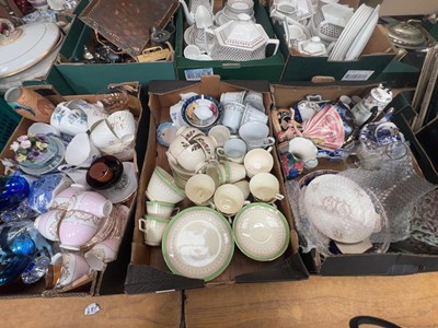 Lot 525 - Three trays of assorted crockery, figures,...