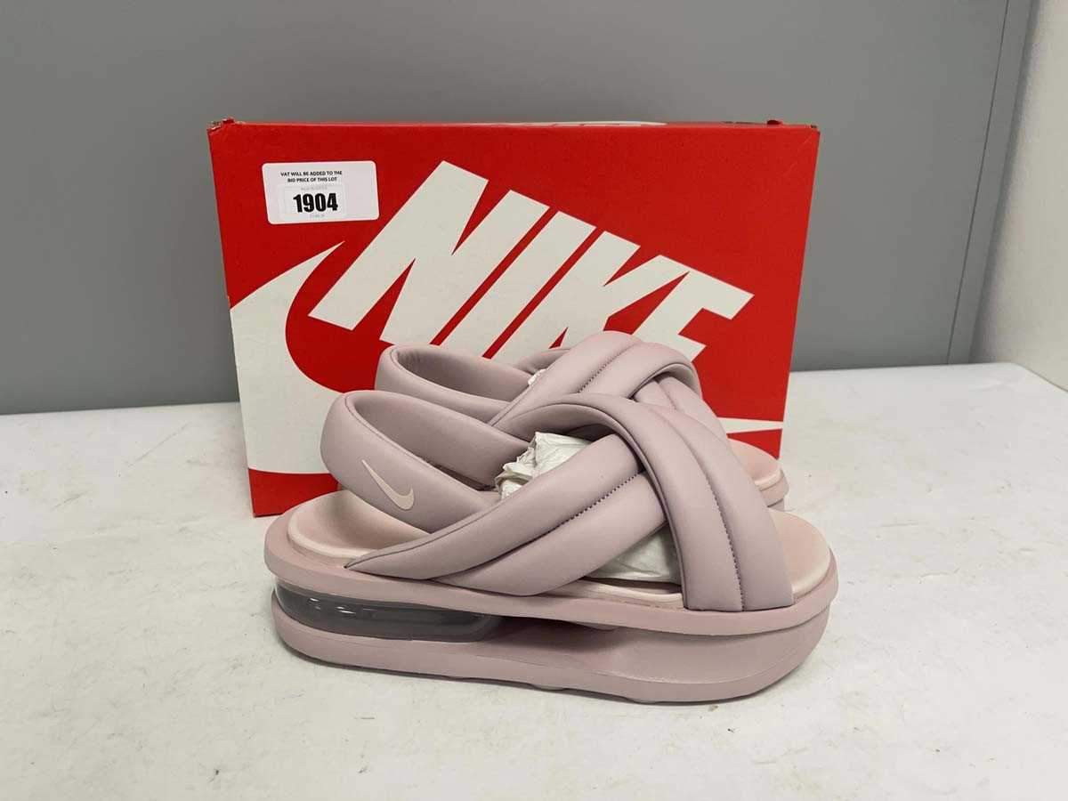 Lot Nike UK6.5 air max isla sandals in particle...