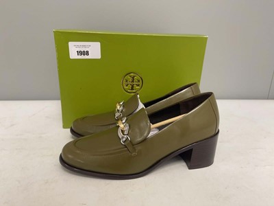 Lot Tory Burch US10.5 jessa heel loafer in green...
