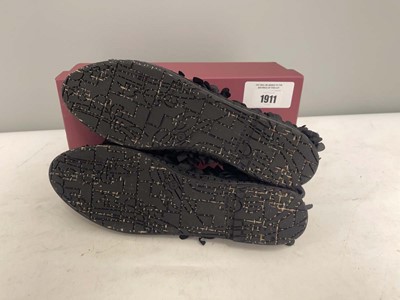 Lot Flabelus EU41 pierre lotus shoes in black - boxed