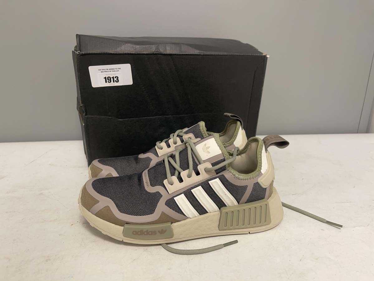 Lot Adidas UK5 NMD_R1 trainers in beige - boxed
